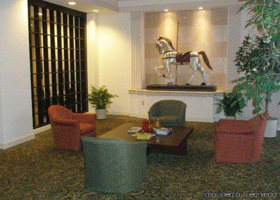 Clarion Hotel Deland Interior photo